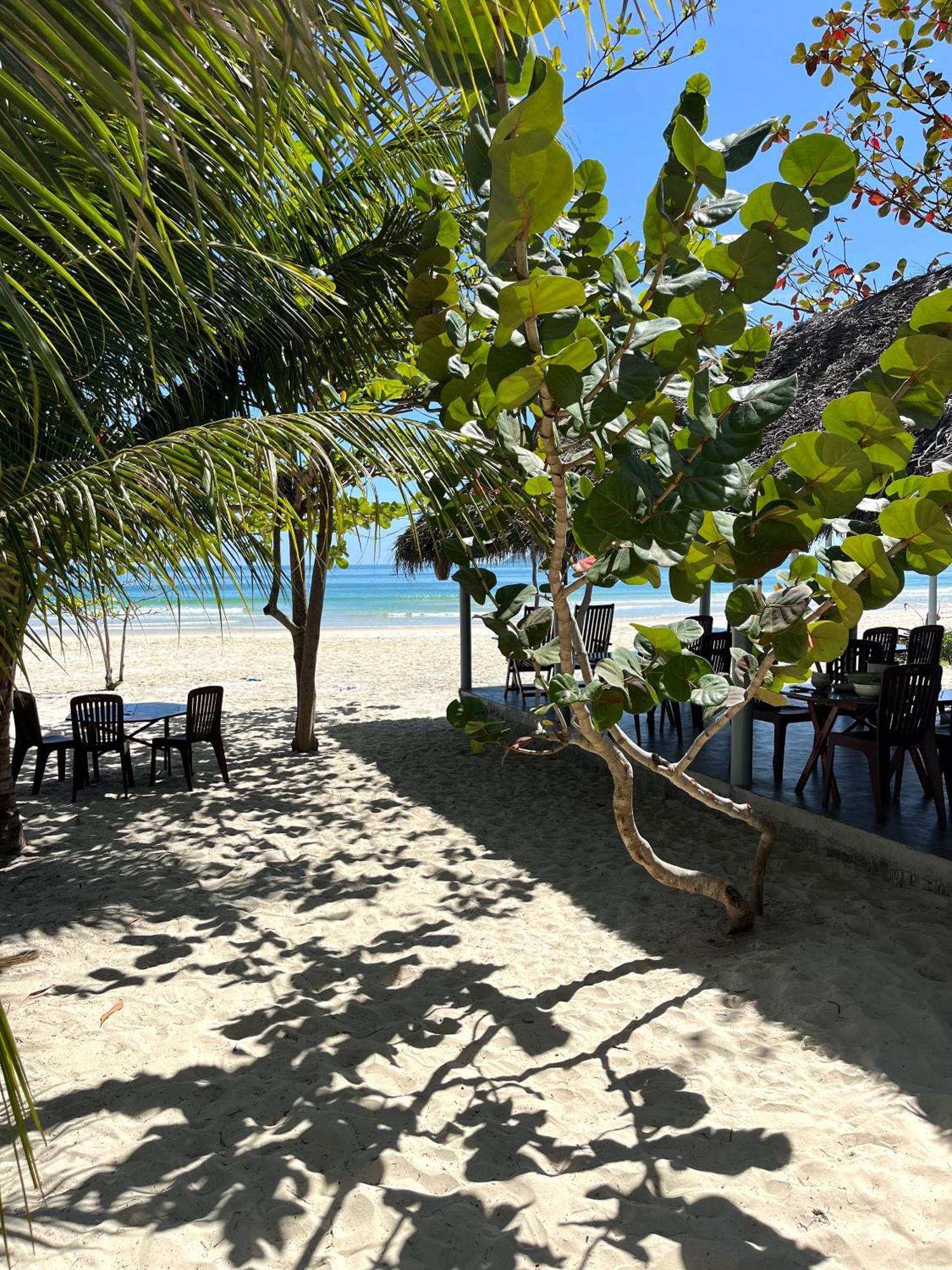 Robinson Beach Bungalow Vinh Hoa Екстер'єр фото
