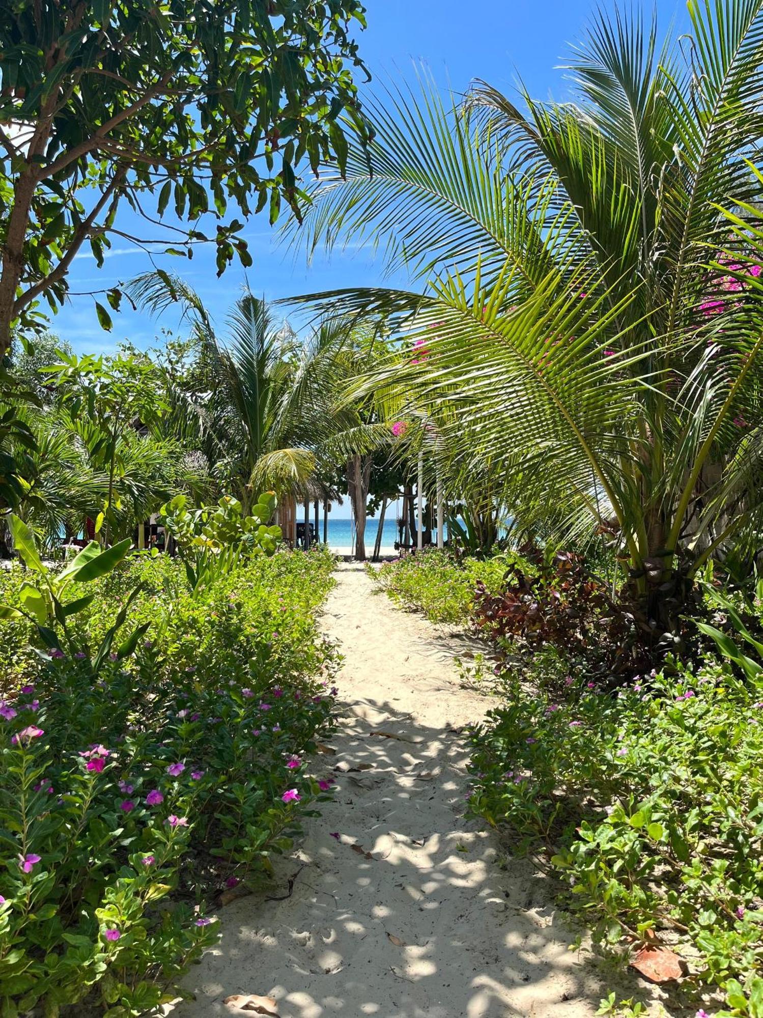 Robinson Beach Bungalow Vinh Hoa Екстер'єр фото