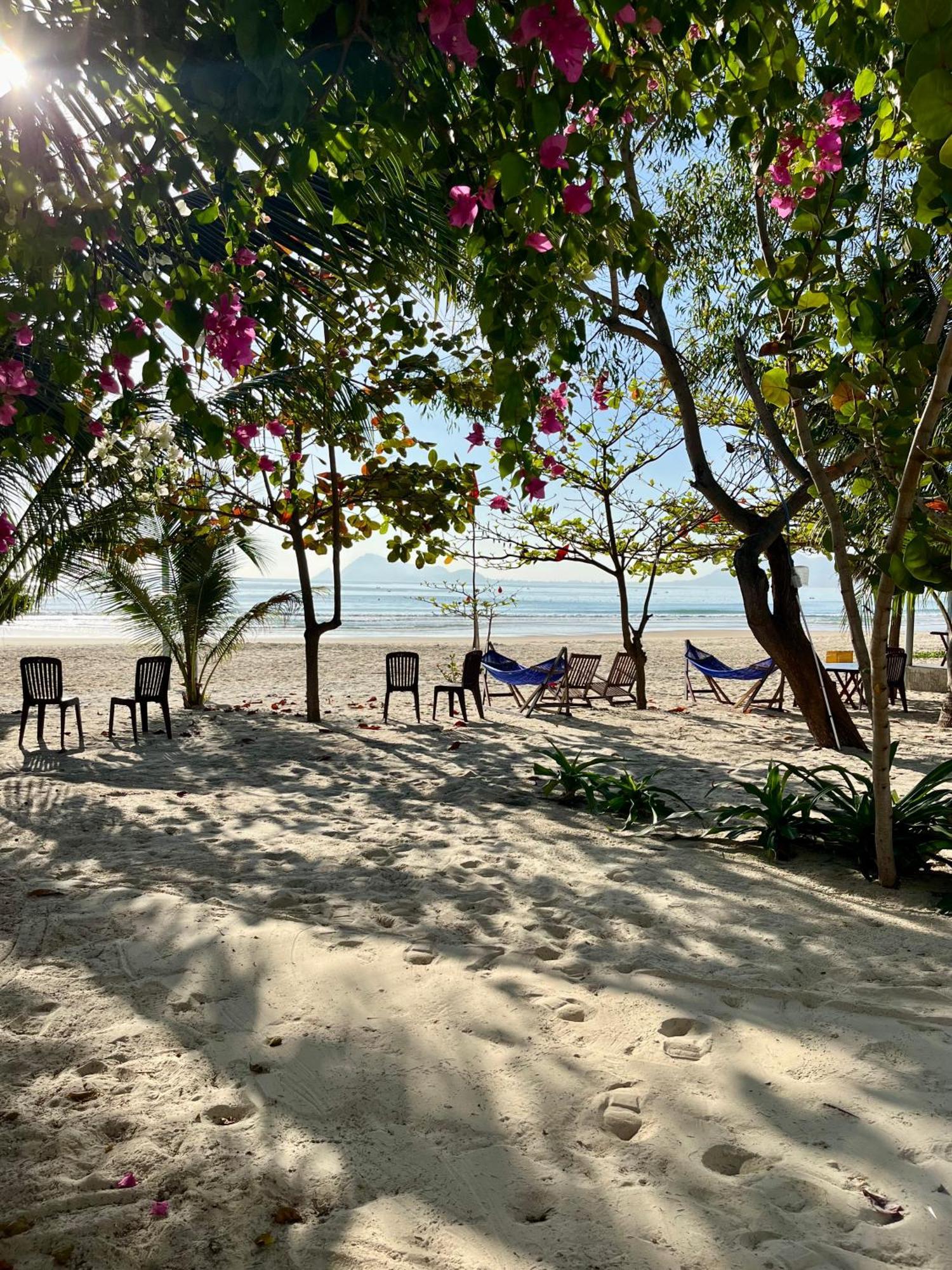 Robinson Beach Bungalow Vinh Hoa Екстер'єр фото